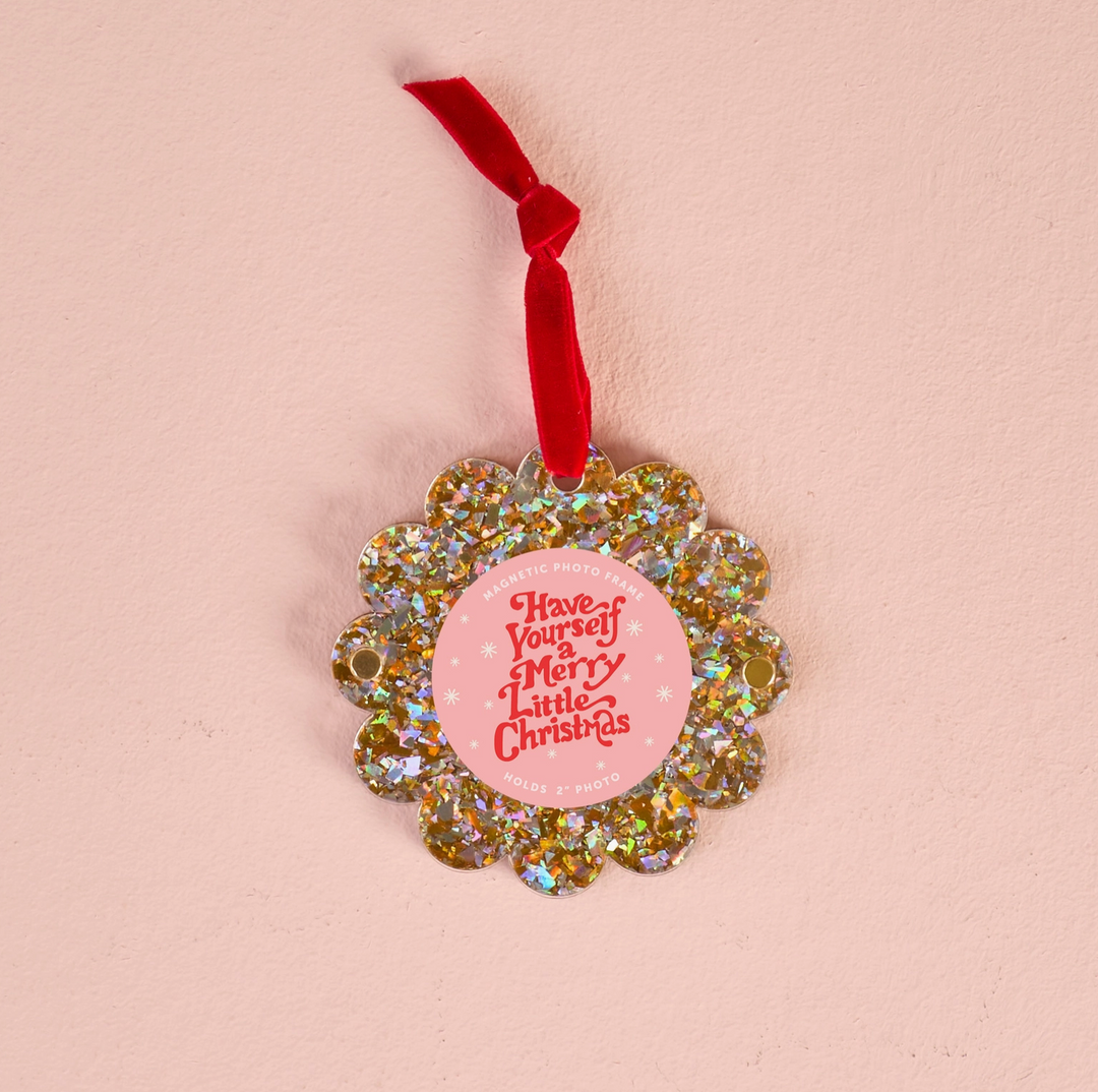 Darling Effect Scalloped Round Picture Frame Ornament