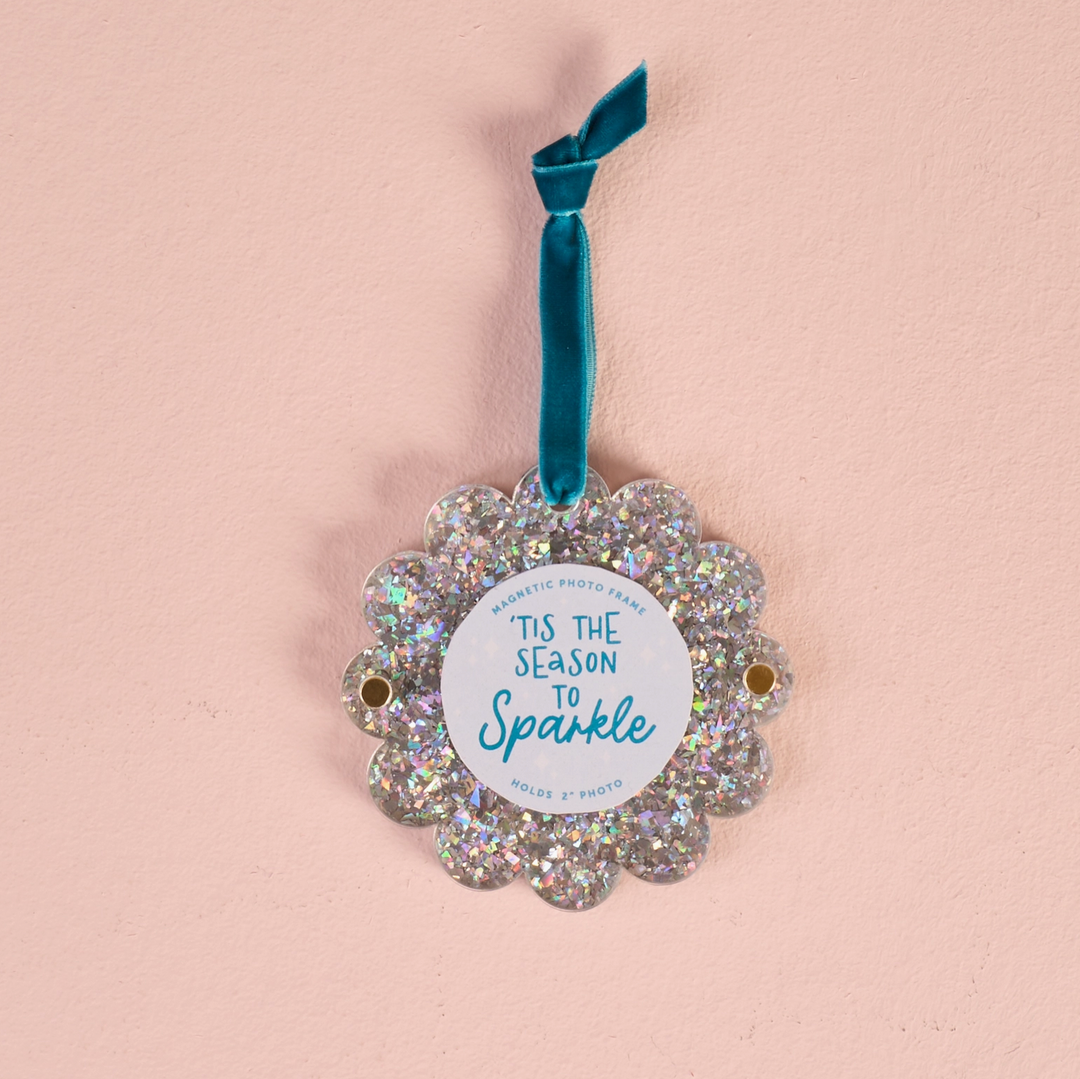 Darling Effect Scalloped Round Picture Frame Ornament