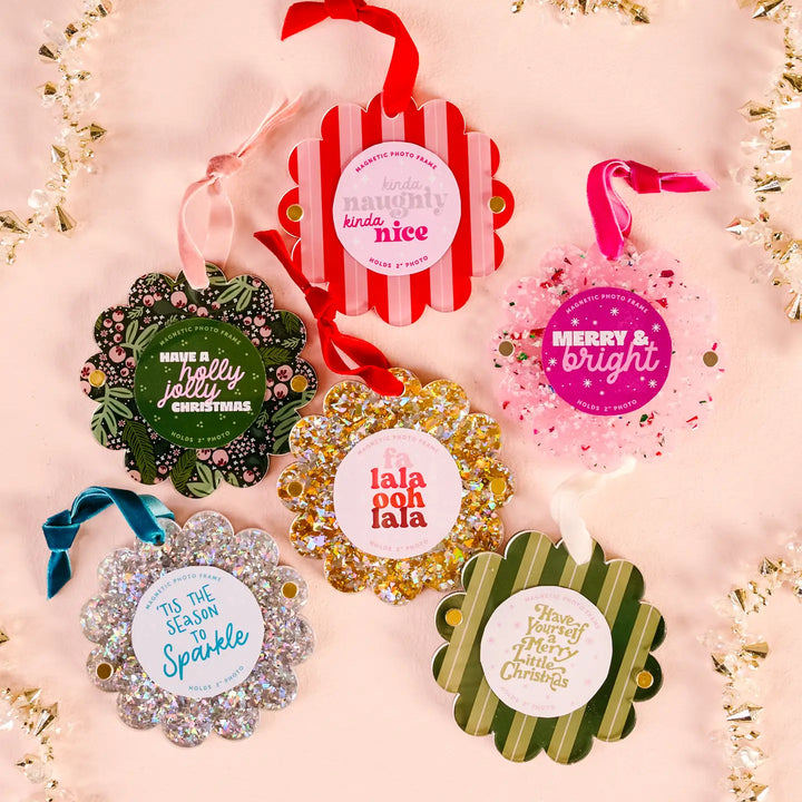 Darling Effect Scalloped Round Picture Frame Ornament