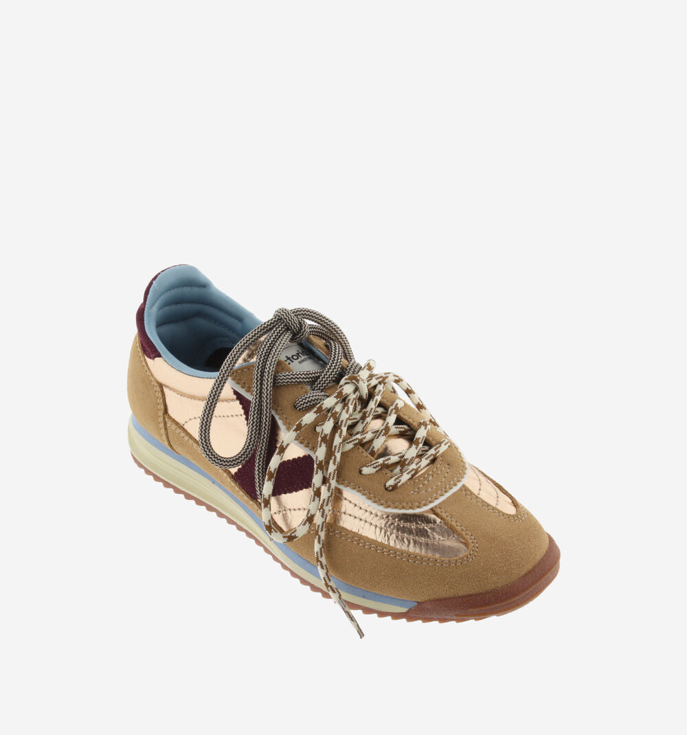 The Victoria Saturno Sneakers - Cuero