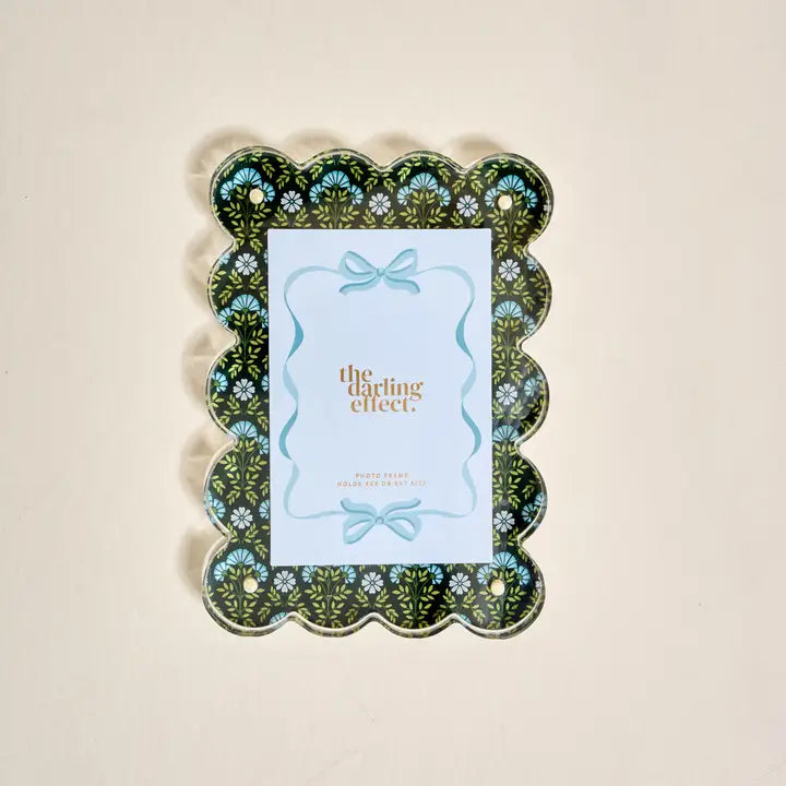 Darling Effect Rectangle Scalloped Acrylic Frame
