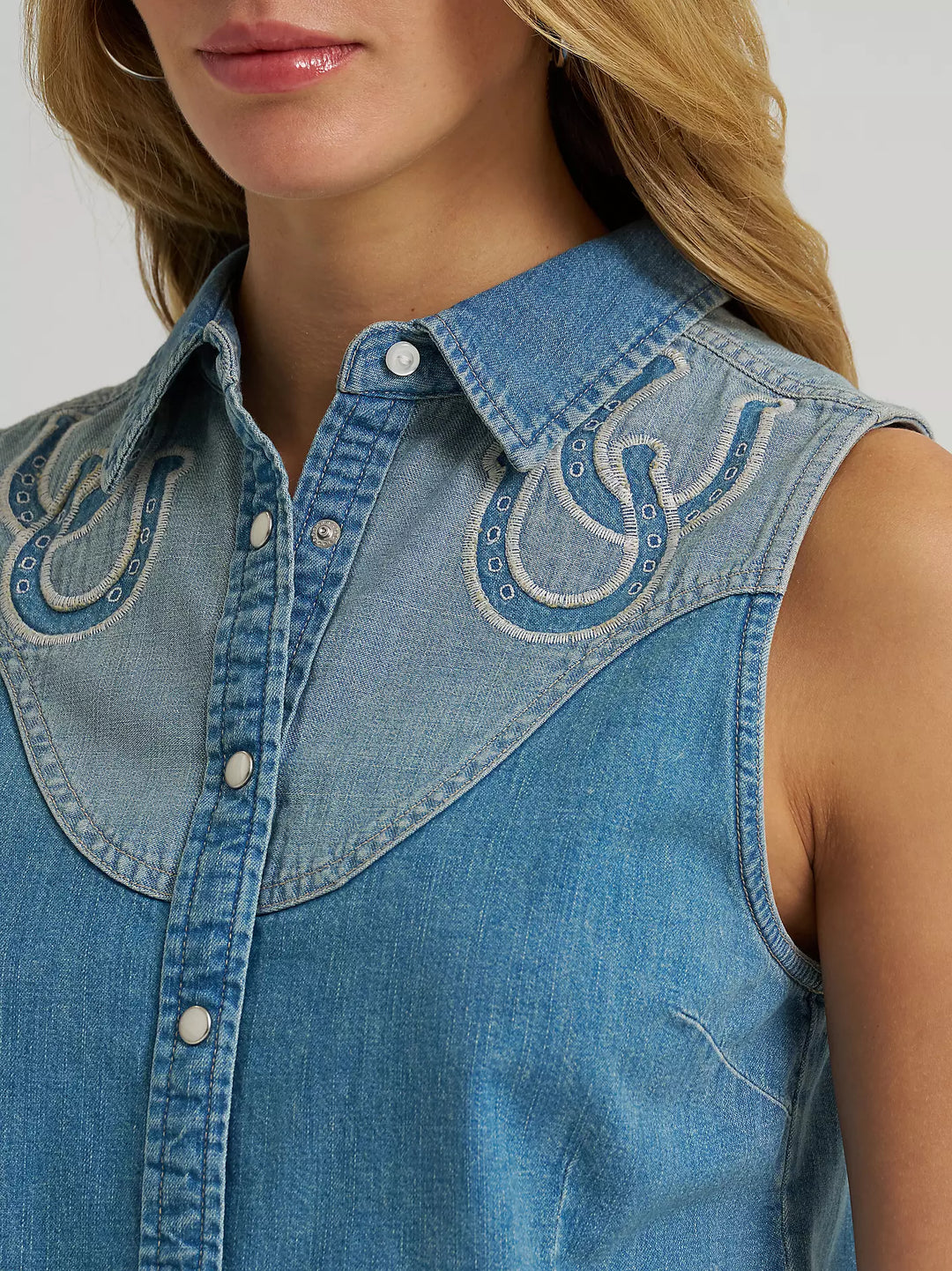 Wrangler Women's Horseshoe Sleeveless Denim Snap Shirt